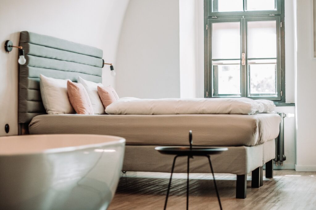 Jak wybrać funkcjonalne meble do małego mieszkania?