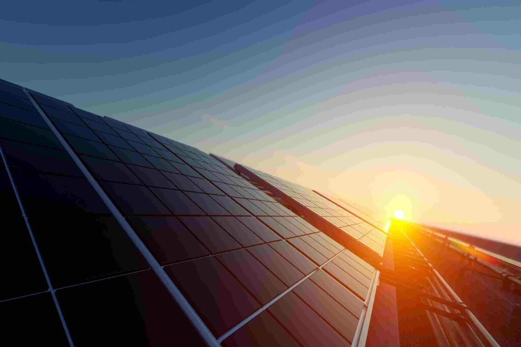 Panele solarne, panele słoneczne, panele fotowoltaiczne – w czym tkwi różnica?
